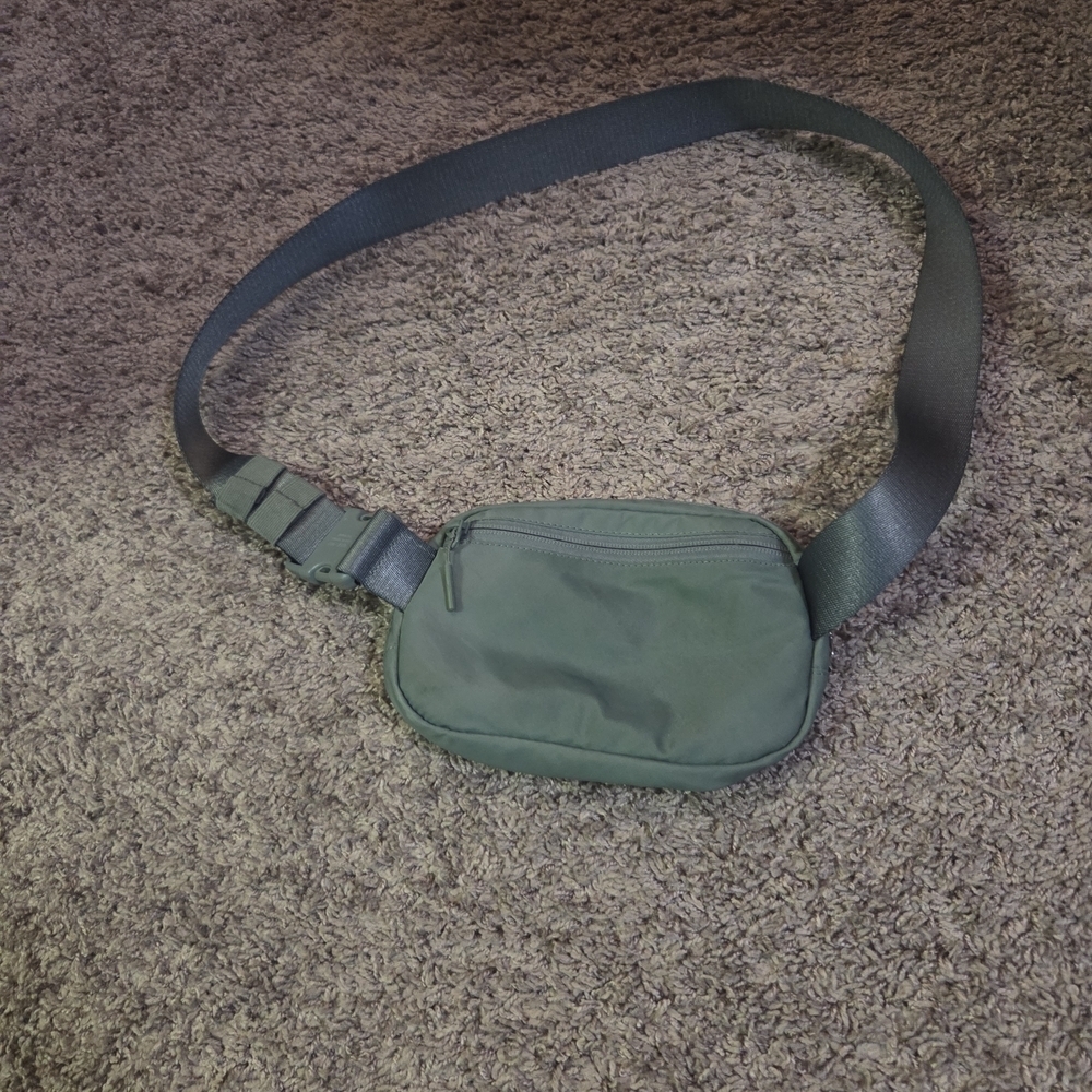 Lululemon Athletica Forest Green Belt Bag - Picture 3 of 5
